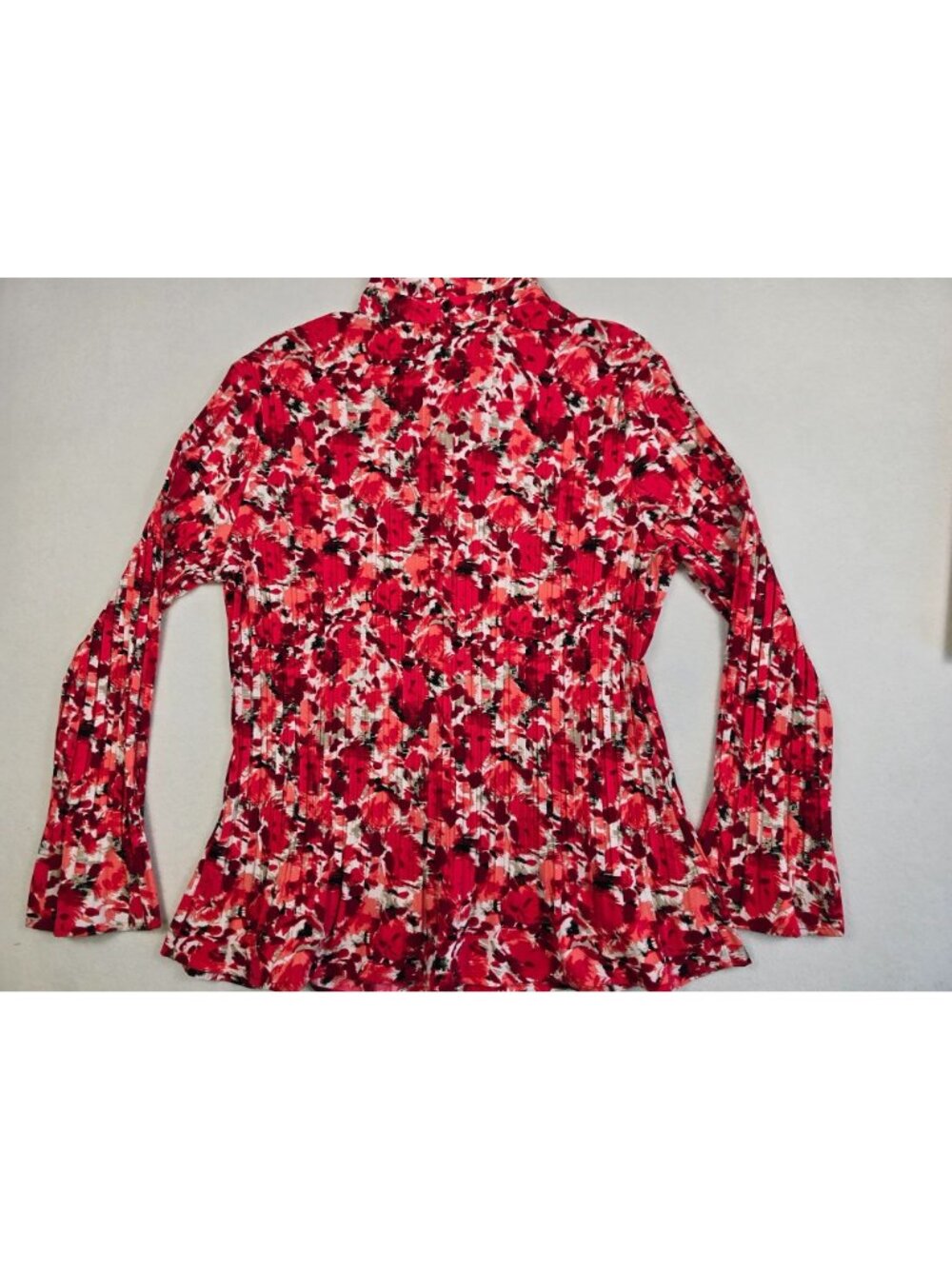 East 5th Womens Red Floral Bell Sleeve Pleated Blouse 1X Top - Picture 4 of 5